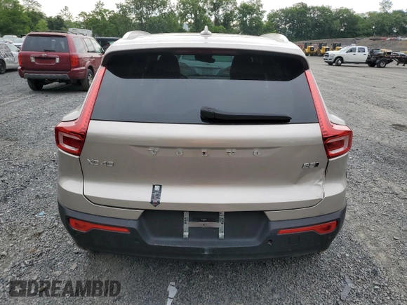 2024 Volvo XC40 Plus Bright Theme with VIN YV4L12UE3R2290695, listed as a Copart auction lot 61178065 with 42,047 mi miles and Clean title. Bid and sale history available at DreamBid. Image 6.
