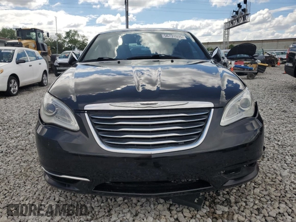 2013 Chrysler 200 Touring z VIN 1C3CCBBB4DN656469, wystawiony jako Copart lot #56731935 z przebiegiem 184 137 mil mil oraz Szkoda całkowita • Salvage title. Historia ofert i sprzedaży dostępna na DreamBid. Obrazek 5.