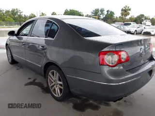 2008 Volkswagen Passat Komfort z VIN WVWJK73C18E227564, wystawiony jako IAAI lot #42251998 z przebiegiem 103 100 mil mil oraz . Historia ofert i sprzedaży dostępna na DreamBid. Obrazek 3.