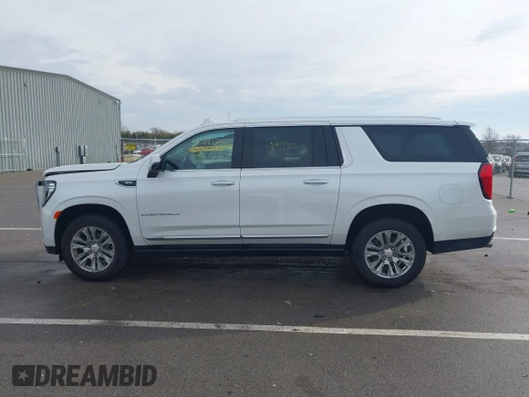 2022 GMC Yukon XL Denali with VIN 1GKS2JKLXNR344975, listed as a IAAI auction lot 41481290 with 39,783 mi miles and . Bid and sale history available at carsss.com. Image 14.