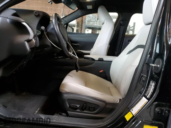 2024 Lexus UX with VIN JTHX6JBH5R2171624, listed as a Copart auction lot 48083695 with 4,231 mi miles and Salvage Title. Bid and sale history available at carsss.com. Image 7.