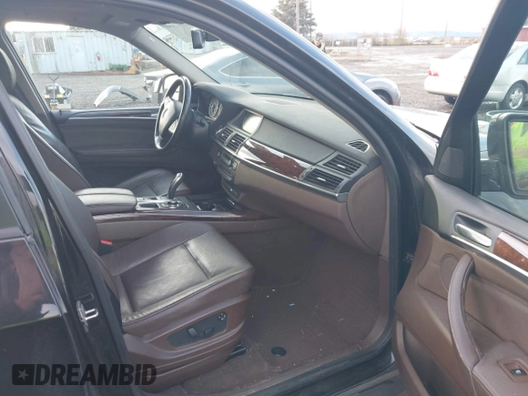 2010 BMW X5 35d with VIN 5UXFF0C53ALJ99964, listed as a IAAI auction lot 40891521 with 235,084 mi miles. Bid and sale history available at carsss.com. Image 5.