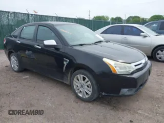 2008 Ford Focus SE z VIN 1FAHP35N88W201941, wystawiony jako IAAI lot #42209632 z przebiegiem 115 901 mil mil oraz . Historia ofert i sprzedaży dostępna na DreamBid. Obrazek 1.