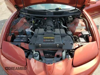 2002 Pontiac Firebird Formula z VIN 2G2FV22G822142457, wystawiony jako Copart lot #68560164 z przebiegiem 134 506 mil mil oraz Szkoda całkowita • Salvage title. Historia ofert i sprzedaży dostępna na DreamBid. Obrazek 11.