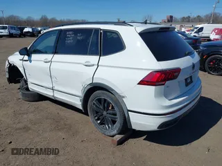 2022 Volkswagen Tiguan SE R-Line Black z VIN 3VV8B7AX4NM027208, wystawiony jako IAAI lot #41729385 z przebiegiem 51 274 mil mil oraz . Historia ofert i sprzedaży dostępna na DreamBid. Obrazek 3.