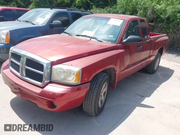 2006 Dodge Dakota SLT z VIN 1D7HE42N66S629432, wystawiony jako IAAI lot #42319636 z przebiegiem 187 086 mil mil oraz . Historia ofert i sprzedaży dostępna na DreamBid. Obrazek 2.