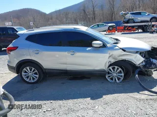 2017 Nissan Rogue SL z VIN JN1BJ1CR1HW113179, wystawiony jako IAAI lot #41838823 z przebiegiem 67 885 mil mil oraz . Historia ofert i sprzedaży dostępna na DreamBid. Obrazek 13.
