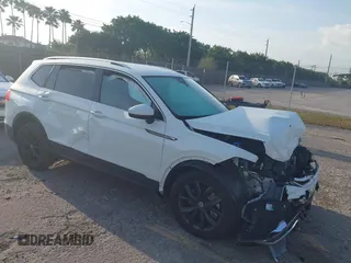 2024 Volkswagen Tiguan SE with VIN 3VV3B7AX3RM120298, listed as a IAAI auction lot 41862454 with Not provided miles and . Bid and sale history available at DreamBid. Image 1.