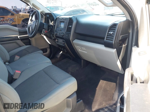 2019 Ford F-150 XL z VIN 1FTMF1C55KKF28511, wystawiony jako IAAI lot #41255476 z przebiegiem 26 638 mil mil oraz . Historia ofert i sprzedaży dostępna na DreamBid. Obrazek 5.