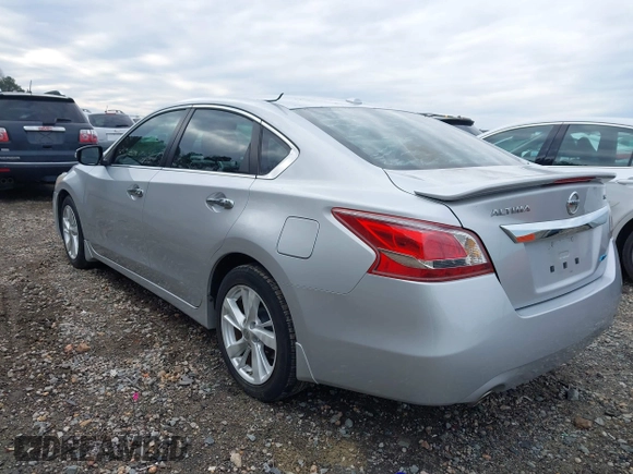 2013 Nissan Altima SV with VIN 1N4AL3AP4DC197077, listed as a IAAI auction lot 41287133 with 165,960 mi miles and . Bid and sale history available at carsss.com. Image 3.