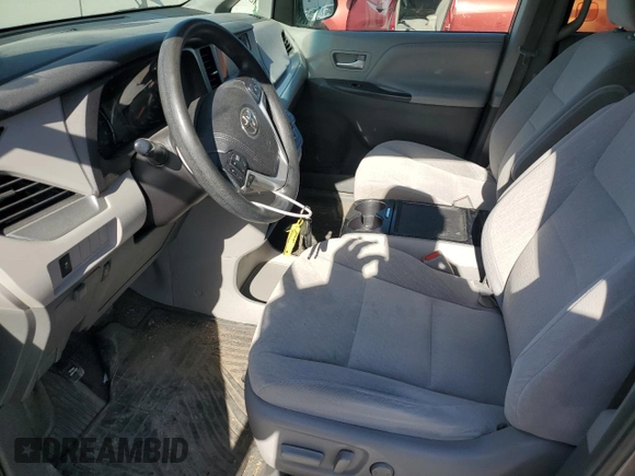 2016 Toyota Sienna LE AAS с VIN 5TDKK3DC8GS755476, выставлен на аукционе Copart как лот 56951595 с пробегом 228 678 миль миль и Списание • Salvage title. История ставок и продаж доступна на DreamBid. Изображение 7.