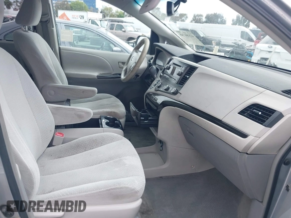 2011 Toyota Sienna LE AAS with VIN 5TDKK3DC0BS119045, listed as a IAAI auction lot 42184748 with 196,607 mi miles. Bid and sale history available at carsss.com. Image 5.