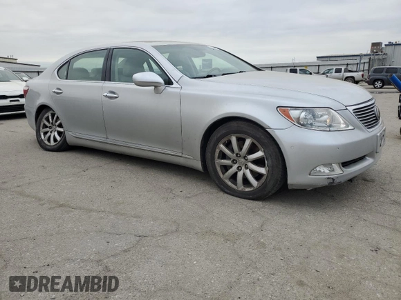 2007 Lexus LS 460 L z VIN JTHGL46F775001036, wystawiony jako Copart lot #53538495 z przebiegiem 133 138 mil mil oraz Szkody całkowita. Historia ofert i sprzedaży dostępna na DreamBid. Obrazek 4.