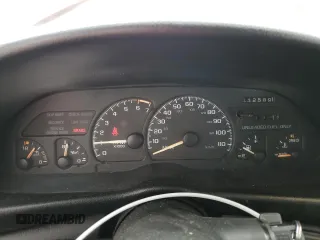 1995 Chevrolet Camaro z VIN 2G1FP22S1S2181409, wystawiony jako Copart lot #49273555 z przebiegiem 112 589 mil mil oraz Czysty tytuł • Clean title. Historia ofert i sprzedaży dostępna na DreamBid. Obrazek 9.