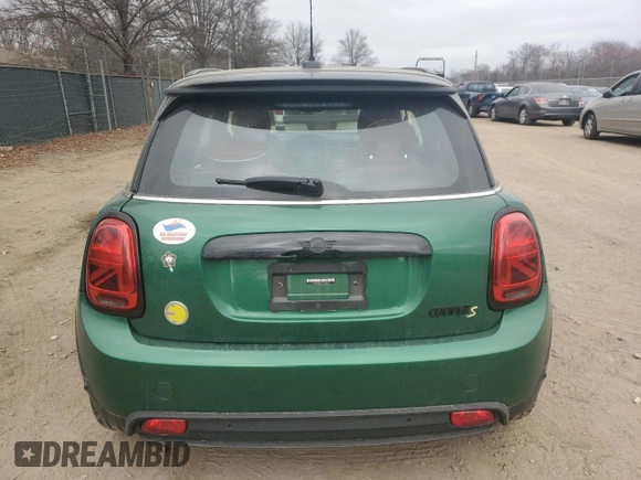 2023 MINI Hardtop Cooper SE z VIN WMW13DJ07P2T83092, wystawiony jako Copart lot #49223965 z przebiegiem 9 596 mil mil oraz Szkoda całkowita • Salvage title. Historia ofert i sprzedaży dostępna na DreamBid. Obrazek 6.