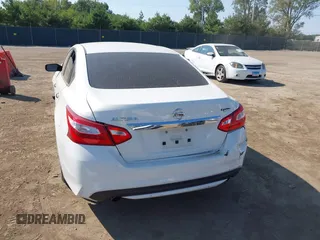 2016 Nissan Altima SR with VIN 1N4AL3AP3GC150482, listed as a IAAI auction lot 40353797 with 145,442 mi miles and . Bid and sale history available at carsss.com. Image 3.