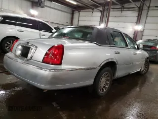 2002 Lincoln Town Car Signature z VIN 1LNHM82W02Y665486, wystawiony jako Copart lot #41381275 z przebiegiem Nie podano mil oraz Szkoda całkowita • Salvage title. Historia ofert i sprzedaży dostępna na DreamBid. Obrazek 3.
