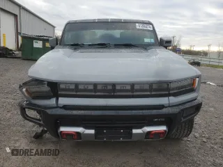 2024 GMC Hummer EV 2X with VIN 1GKB0NDE8RU103804, listed as a Copart auction lot 81366274 with 7,584 mi miles and Salvage Title. Bid and sale history available at carsss.com. Image 5.