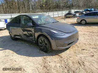 2025 Tesla Model Y Long Range with VIN 7SAYGDEE7SA345301, listed as a Copart auction lot 46693835 with 1,733 mi miles and Salvage Title. Bid and sale history available at carsss.com. Image 11.