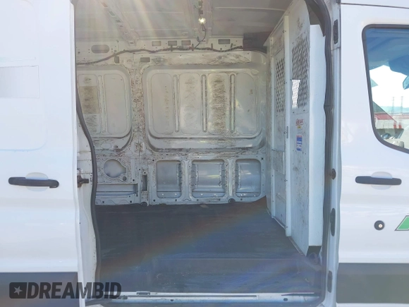 2017 Ford Transit z VIN 1FTYR2CM2HKA84048, wystawiony jako IAAI lot #42061360 z przebiegiem 219 456 mil mil oraz . Historia ofert i sprzedaży dostępna na DreamBid. Obrazek 8.