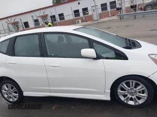 2010 Honda Fit Sport с VIN JHMGE8H41AS015052, выставлен на аукционе IAAI как лот 41364435 с пробегом 109 352 миль миль и . История ставок и продаж доступна на DreamBid. Изображение 13.