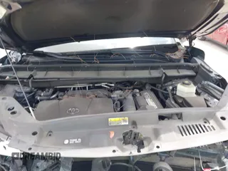 2020 Toyota Highlander L z VIN 5TDCZRAH1LS009495, wystawiony jako IAAI lot #42119622 z przebiegiem 33 858 mil mil oraz . Historia ofert i sprzedaży dostępna na DreamBid. Obrazek 10.