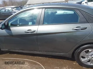 2025 Hyundai Elantra SE z VIN KMHLL4DG0SU855615, wystawiony jako IAAI lot #41887162 z przebiegiem 24 180 mil mil oraz . Historia ofert i sprzedaży dostępna na DreamBid. Obrazek 14.