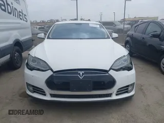 2014 Tesla Model S 60 with VIN 5YJSA1H16EFP32585, listed as a IAAI auction lot 42068925 with 119,561 mi miles and . Bid and sale history available at DreamBid. Image 12.