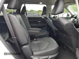 2024 Toyota Highlander XLE with VIN 5TDAAAB53RS064463, listed as a Copart auction lot 57293225 with 11,574 mi miles and Salvage title. Bid and sale history available at DreamBid. Image 11.