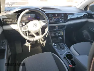 2023 Volkswagen Taos S z VIN 3VVCX7B22PM352537, wystawiony jako Copart lot #46912625 z przebiegiem 13 514 mil mil oraz Szkoda całkowita • Salvage title. Historia ofert i sprzedaży dostępna na DreamBid. Obrazek 8.
