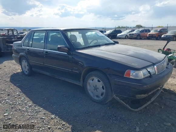 1997 Volvo S90 with VIN YV1KS960XV1115179, listed as a IAAI auction lot 40556853 with 115,660 mi miles. Bid and sale history available at carsss.com. Image 1.