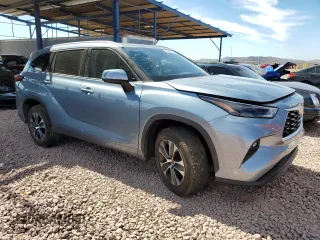 2022 Toyota Highlander XLE z VIN 5TDHZRAH1NS121058, wystawiony jako Copart lot #46552685 z przebiegiem 40 181 mil mil oraz Szkoda całkowita • Salvage title. Historia ofert i sprzedaży dostępna na DreamBid. Obrazek 4.