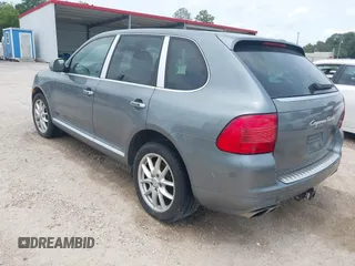 2005 Porsche Cayenne Turbo z VIN WP1AC29P25LA90019, wystawiony jako IAAI lot #42295764 z przebiegiem 164 927 mil mil oraz . Historia ofert i sprzedaży dostępna na DreamBid. Obrazek 3.