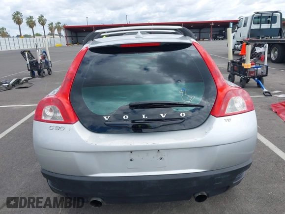 2010 Volvo C30 с VIN YV1672MK7A2174919, выставлен на аукционе IAAI как лот 42254387 с пробегом Не указан миль и . История ставок и продаж доступна на DreamBid. Изображение 17.