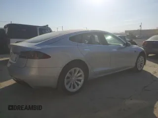 2017 Tesla Model S 100D z VIN 5YJSA1E2XHF213086, wystawiony jako Copart lot #53780875 z przebiegiem 34 205 mil mil oraz Szkoda całkowita • Salvage title. Historia ofert i sprzedaży dostępna na DreamBid. Obrazek 3.