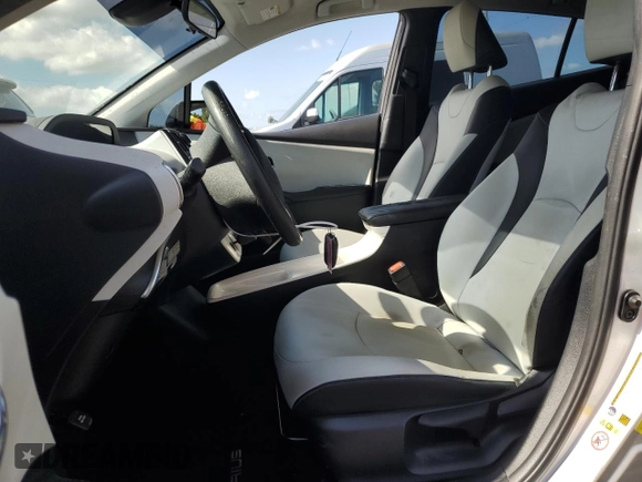 2017 Toyota Prius Two z VIN JTDKARFU0H3036043, wystawiony jako Copart lot #57936795 z przebiegiem 142 025 mil mil oraz Szkoda całkowita • Salvage title. Historia ofert i sprzedaży dostępna na DreamBid. Obrazek 7.