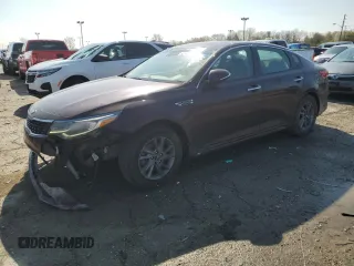 2020 Kia Optima LX z VIN 5XXGT4L34LG421015, wystawiony jako Copart lot #52605735 z przebiegiem 127 927 mil mil oraz Szkody całkowita. Historia ofert i sprzedaży dostępna na DreamBid. Obrazek 1.