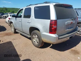 2014 Chevrolet Tahoe LT with VIN 1GNSCBE00ER147899, listed as a IAAI auction lot 42322761 with 299,342 mi miles and . Bid and sale history available at DreamBid. Image 3.