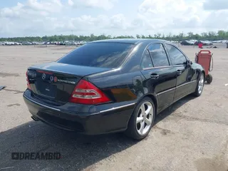 2004 Mercedes-Benz C 230 Kompressor z VIN WDBRF40J64F505984, wystawiony jako IAAI lot #42108989 z przebiegiem 120 383 mil mil oraz . Historia ofert i sprzedaży dostępna na DreamBid. Obrazek 4.