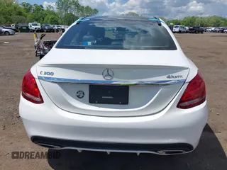 2016 Mercedes-Benz C 300 Luxury z VIN 55SWF4KB8GU155114, wystawiony jako IAAI lot #42186742 z przebiegiem 53 668 mil mil oraz . Historia ofert i sprzedaży dostępna na DreamBid. Obrazek 16.