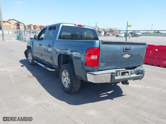 2010 Chevrolet Silverado 1500 LT with VIN 3GCRCSE00AG129825, listed as a IAAI auction lot 42003399 with 305,636 mi miles. Bid and sale history available at carsss.com. Image 3.