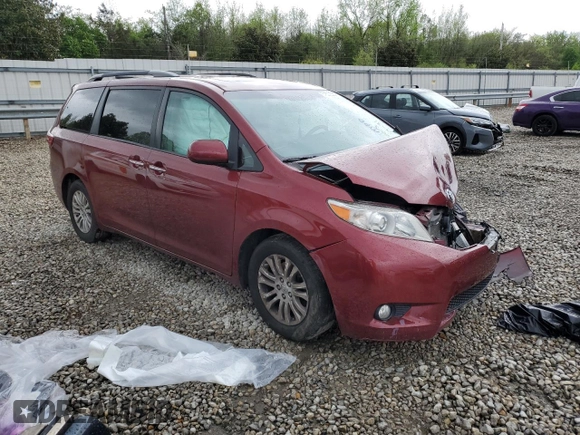2015 Toyota Sienna XLE с VIN 5TDYK3DC2FS565567, выставлен на аукционе Copart как лот 51822235 с пробегом Не указан миль и Списание • Salvage title. История ставок и продаж доступна на DreamBid. Изображение 4.