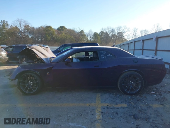 2020 Dodge Challenger R/T Scat Pack 50th Anniversary z VIN 2C3CDZFJ2LH227037, wystawiony jako IAAI lot #41172066 z przebiegiem 42 024 mil mil oraz . Historia ofert i sprzedaży dostępna na DreamBid. Obrazek 13.