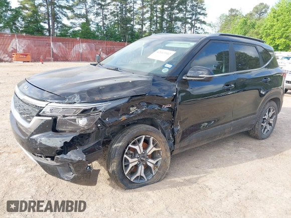 2021 Kia Seltos EX with VIN KNDERCAAXM7228380, listed as a IAAI auction lot 42015912 with 61,612 mi miles. Bid and sale history available at carsss.com. Image 2.