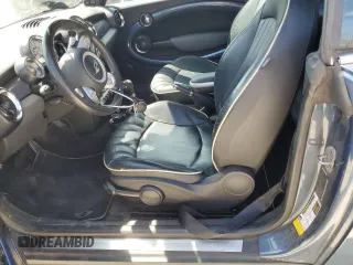 2010 MINI Convertible S z VIN WMWMS3C55ATY09138, wystawiony jako Copart lot #49045585 z przebiegiem 74 728 mil mil oraz Szkoda całkowita • Salvage title. Historia ofert i sprzedaży dostępna na DreamBid. Obrazek 7.