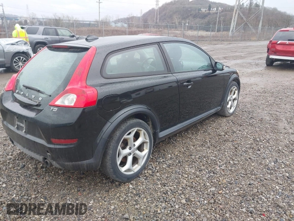2013 Volvo C30 T5 z VIN YV1672MK8D2305313, wystawiony jako IAAI lot #41715681 z przebiegiem 191 887 mil mil oraz . Historia ofert i sprzedaży dostępna na DreamBid. Obrazek 4.