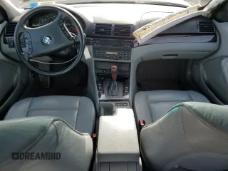 2004 BMW 3 Series 325i z VIN WBAET374X4NJ83744, wystawiony jako Copart lot #58296045 z przebiegiem 129 955 mil mil oraz Szkody całkowita. Historia ofert i sprzedaży dostępna na DreamBid. Obrazek 8.