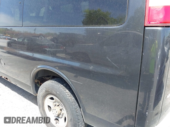 2003 Chevrolet Express Passenger with VIN 1GAHG35U631142890, listed as a IAAI auction lot 42086091 with 127,191 mi miles and . Bid and sale history available at DreamBid. Image 12.