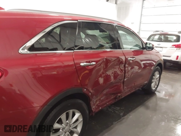 2016 Kia Sorento LX with VIN 5XYPGDA39GG162823, listed as a IAAI auction lot 41744061 with 95,195 mi miles. Bid and sale history available at carsss.com. Image 6.