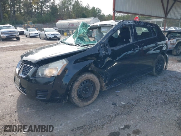 2010 Pontiac Vibe 1SA z VIN 5Y2SP6E80AZ417279, wystawiony jako IAAI lot #41029040 z przebiegiem 150 087 mil mil oraz . Historia ofert i sprzedaży dostępna na DreamBid. Obrazek 2.